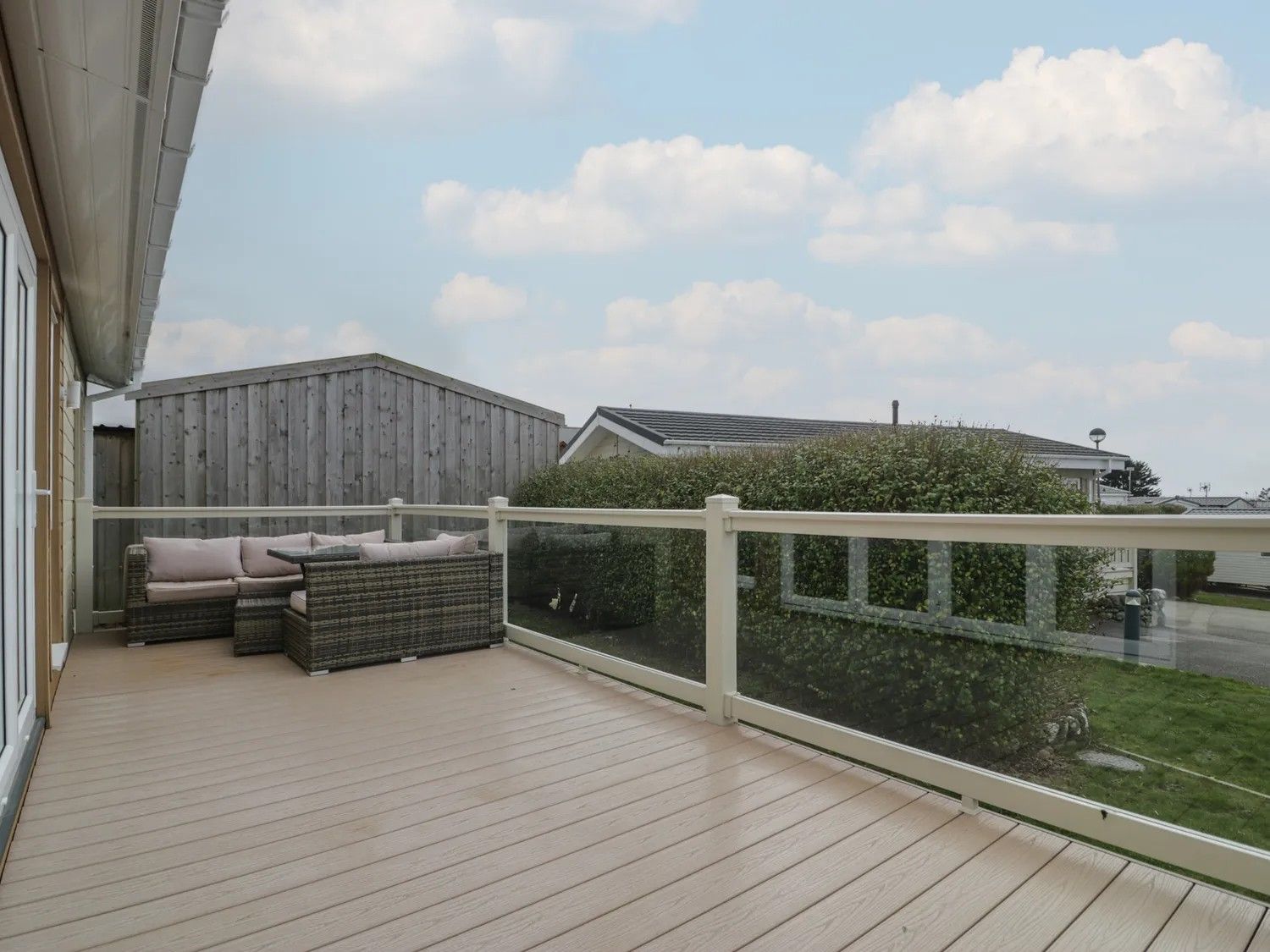 Platinum Lodge (503) decking and furniture